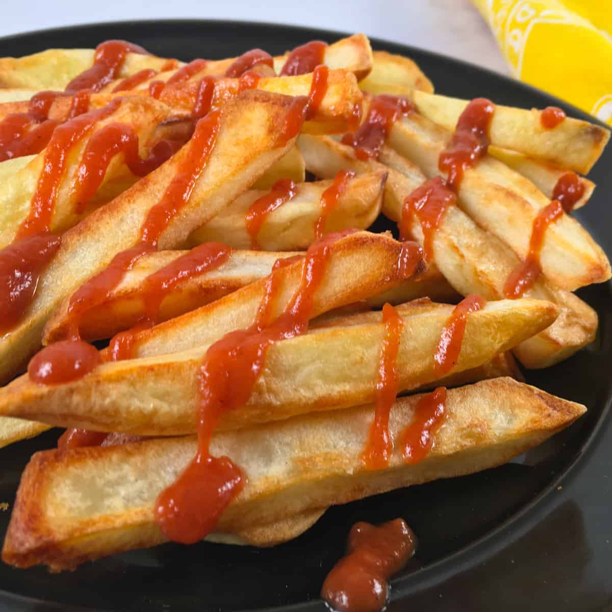 patatas fritas con ketchup