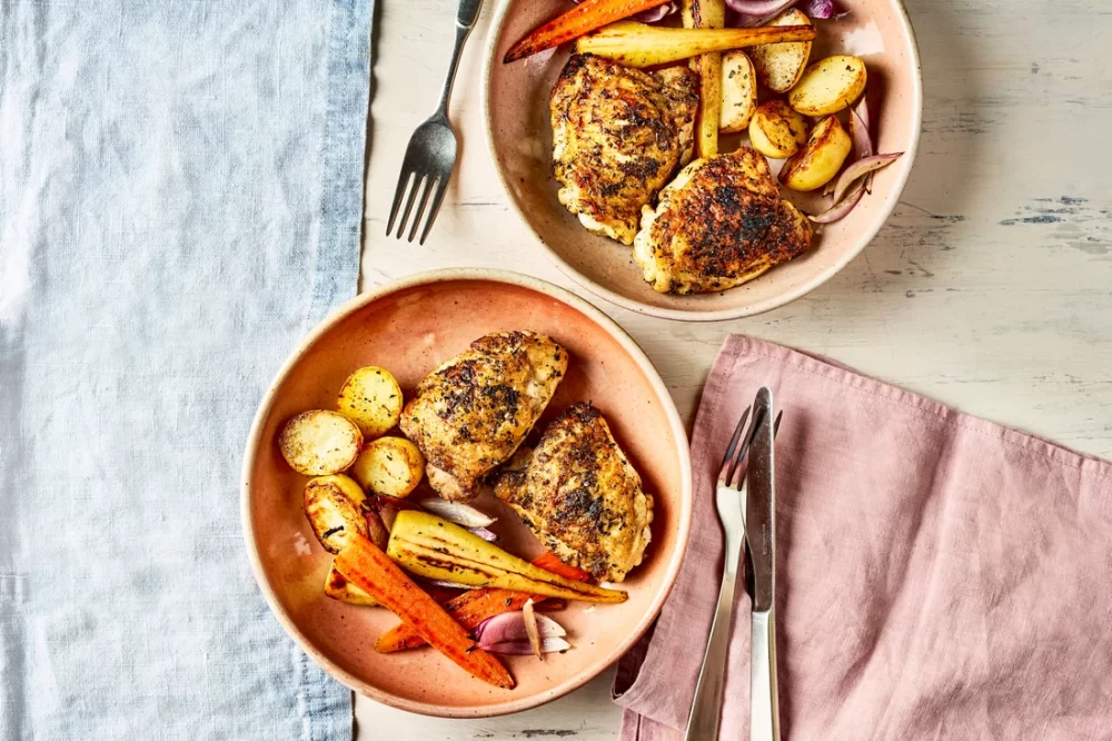 Muslos de pollo airfryer con zanahorias asadas y chirivías